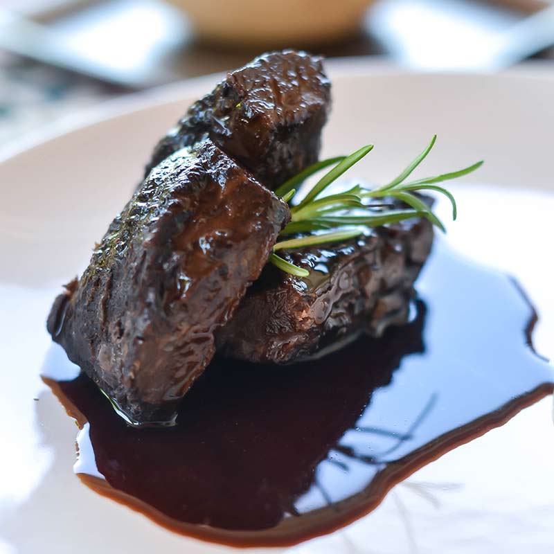 presentacion-plato-carrillera-iberica-senorio-de-montanera